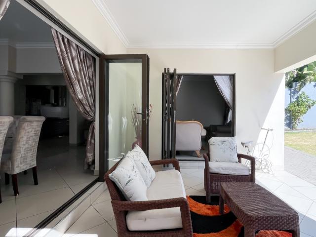 4 Bedroom House For Sale in South Crest