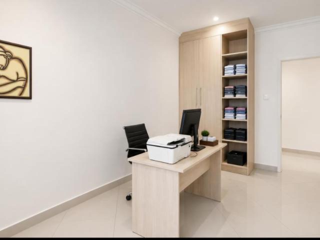 4 Bedroom House For Sale in South Crest