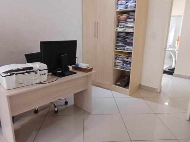 4 Bedroom House For Sale in South Crest