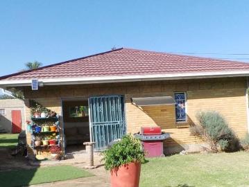 4 Bedroom House For Sale in Solheim