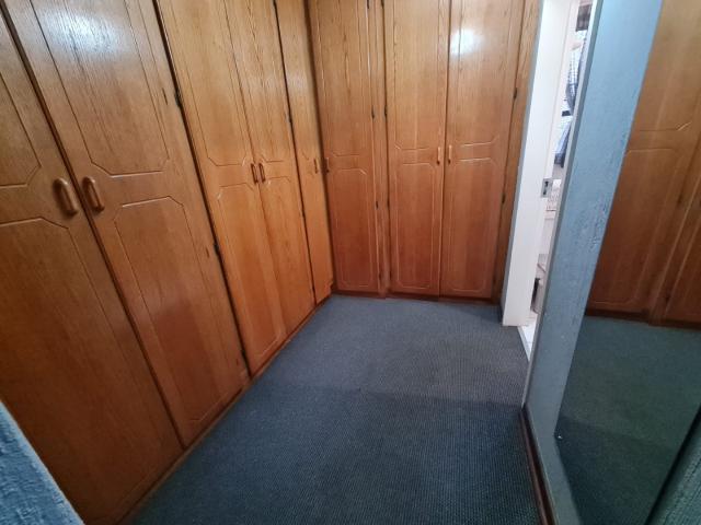 4 Bedroom House For Sale in Sonneveld