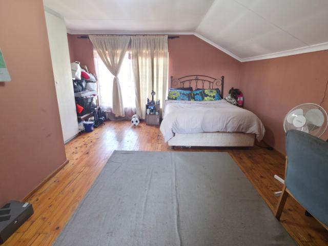 4 Bedroom House For Sale in Sonneveld
