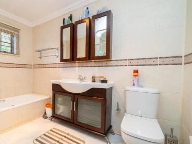 4 Bedroom House For Sale in Sonneveld