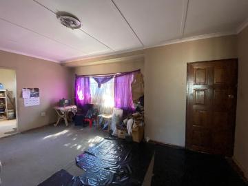 4 Bedroom House For Sale in Sophiatown
