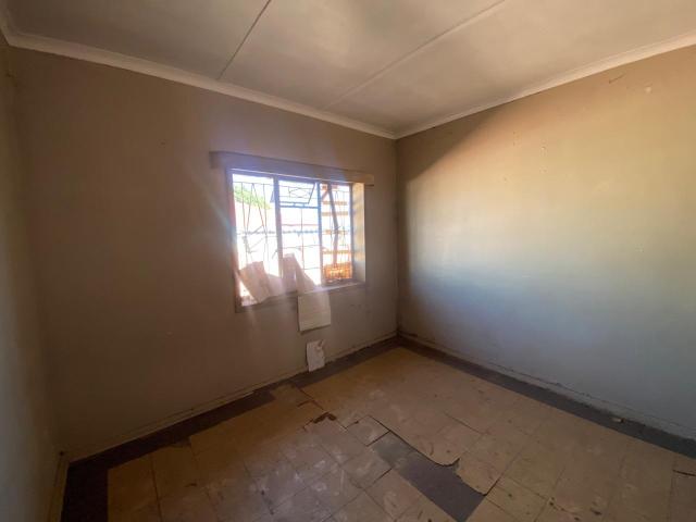 4 Bedroom House For Sale in Sophiatown
