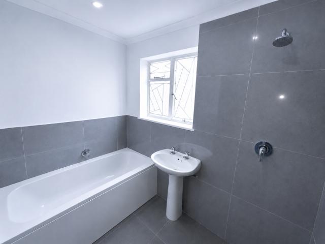 4 Bedroom House For Sale in Saxonsea