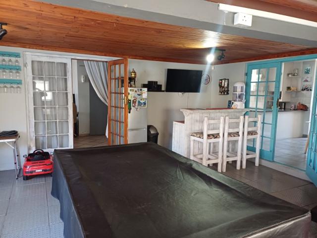 4 Bedroom House For Sale in Saldanha Central