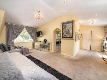 4 Bedroom House For Sale in Sandton Central