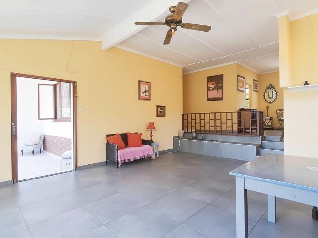 4 Bedroom House For Sale in Sea Park