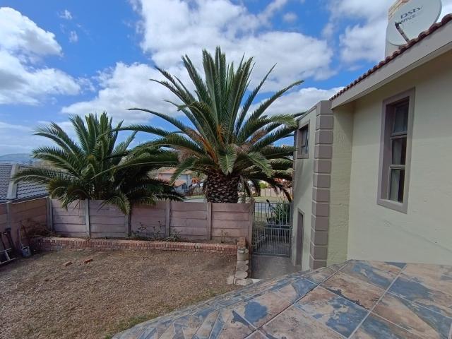 4 Bedroom House For Sale in Seemeeu Park