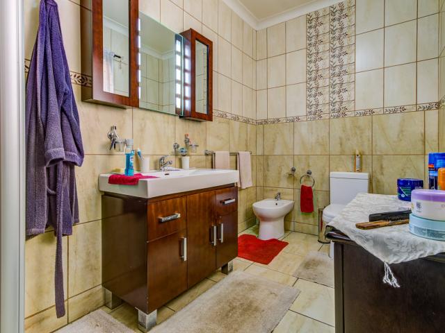 4 Bedroom House For Sale in Selcourt