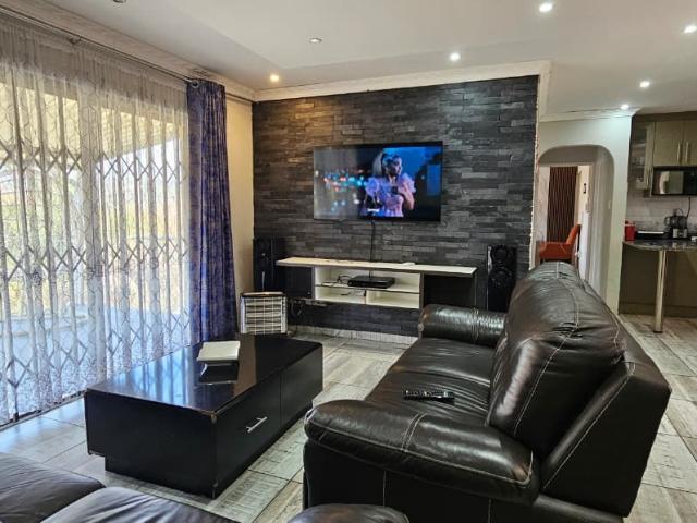 4 Bedroom House For Sale in Shulton Park