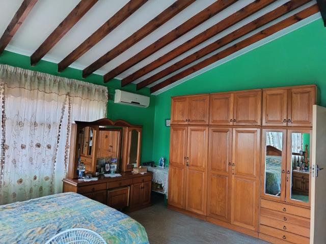 4 Bedroom House For Sale in Shallcross