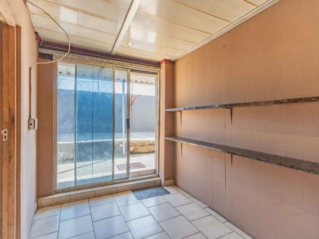 4 Bedroom House For Sale in Shastri Park