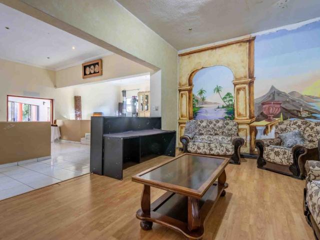 4 Bedroom House For Sale in Sharon Park