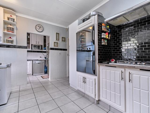 4 Bedroom House For Sale in Sharonlea