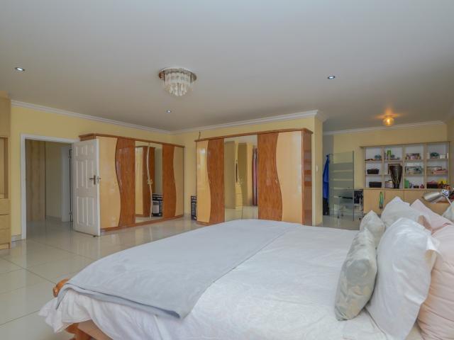 4 Bedroom House For Sale in Sheffield Beach