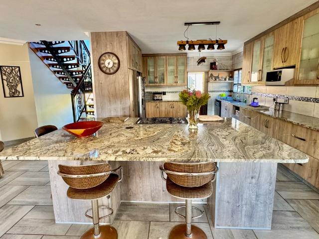 4 Bedroom House For Sale in Shelly Beach