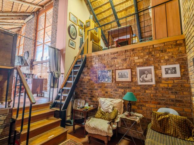 4 Bedroom House For Sale in Shere