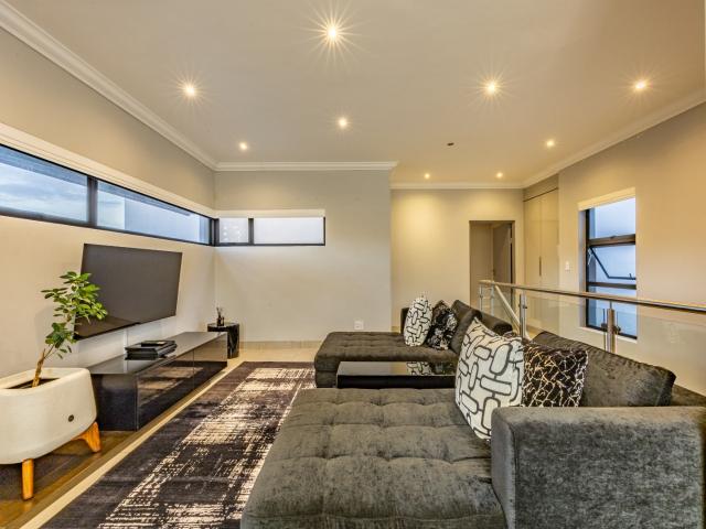 4 Bedroom House For Sale in Six Fountains