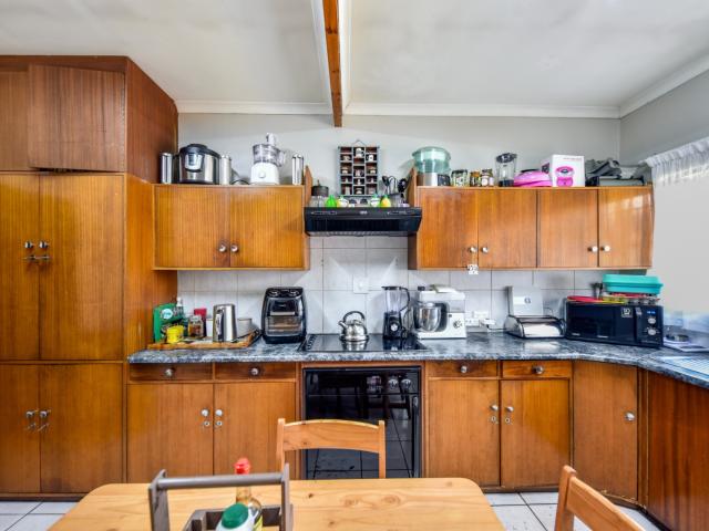 4 Bedroom House For Sale in Sinoville