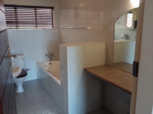 4 Bedroom House For Sale in Sinoville