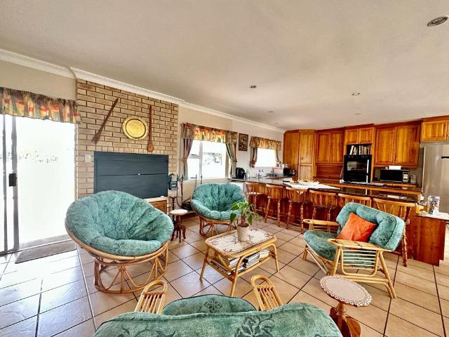 4 Bedroom House For Sale in Stilbaai Wes