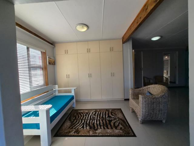 4 Bedroom House For Sale in Stilbaai Wes