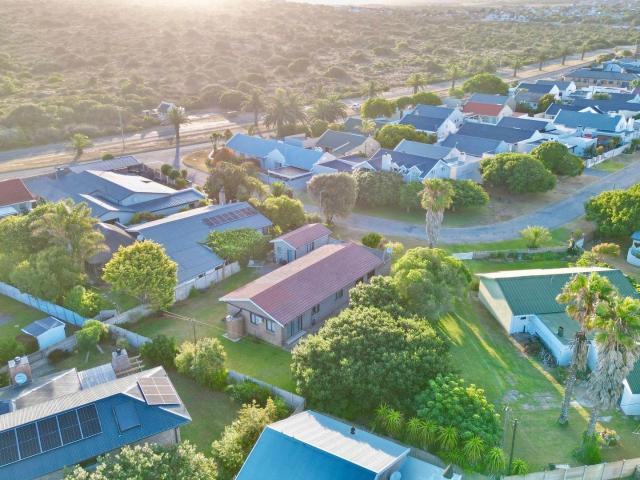 4 Bedroom House For Sale in Stilbaai Wes