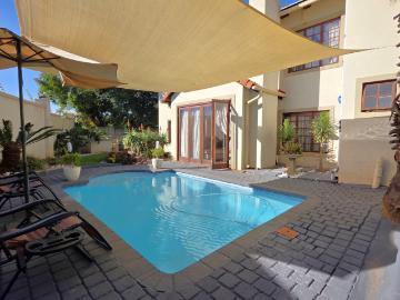 4 Bedroom House For Sale in Stone Ridge