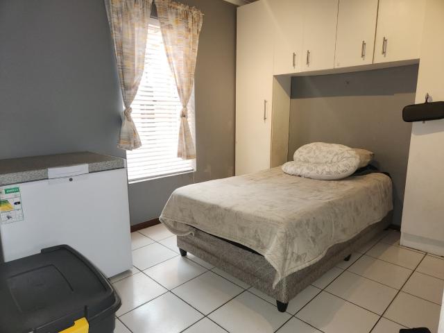 4 Bedroom House For Sale in Strandfontein Village