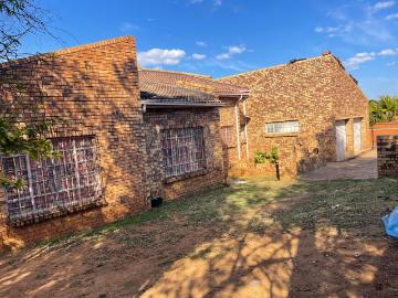 4 Bedroom House For Sale in Suideroord