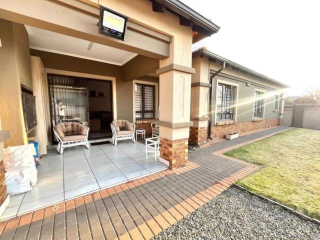 3 Bedroom House For Sale in Sunair Park