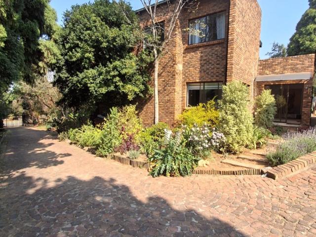 4 Bedroom House For Sale in Sundowner