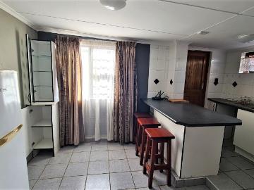 4 Bedroom House For Sale in Sunrise On Sea