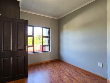 4 Bedroom House For Sale in Sunrise On Sea