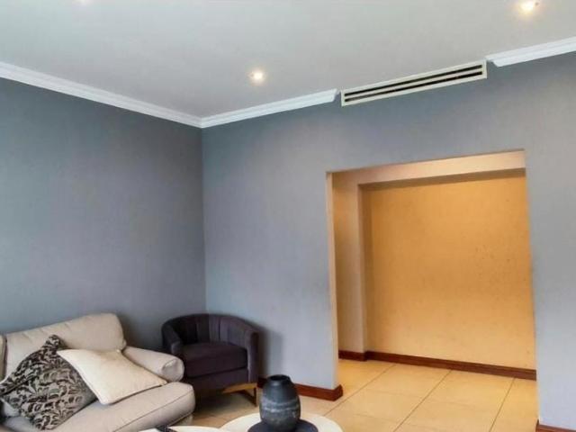 4 Bedroom House For Sale in Sunward Park