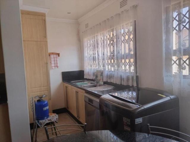4 Bedroom House For Sale in Sunward Park
