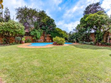 4 Bedroom House For Sale in Sunward Park
