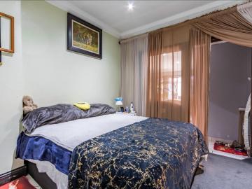 4 Bedroom House For Sale in Sunward Park