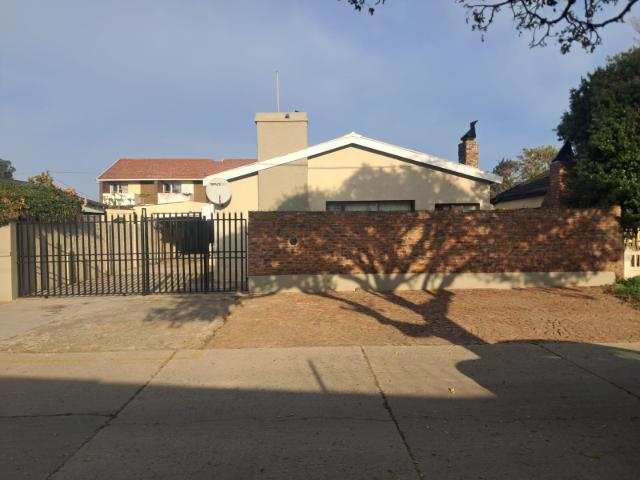 4 Bedroom House For Sale in Swartkops