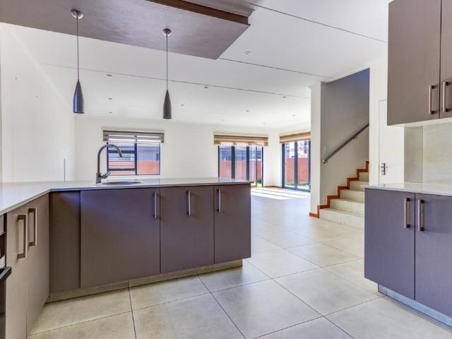 4 Bedroom House For Sale in Pomona