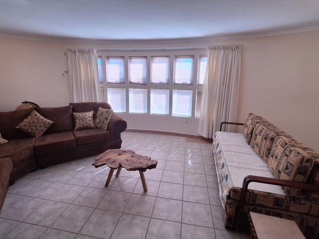 4 Bedroom House For Sale in Port Owen