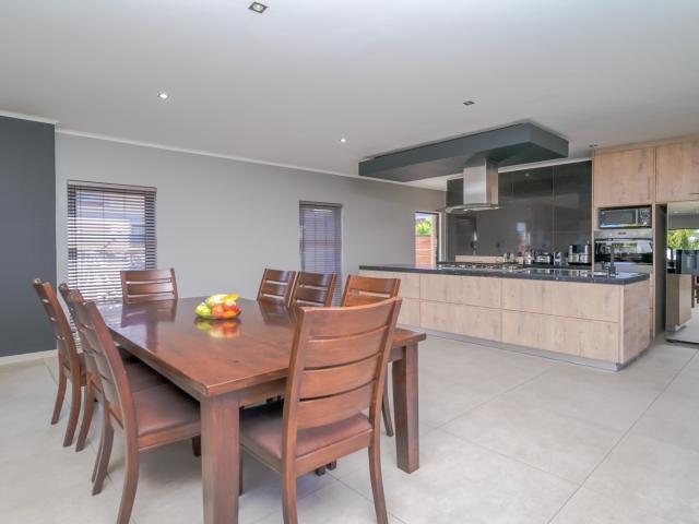 4 Bedroom House For Sale in Palm Lakes Estate