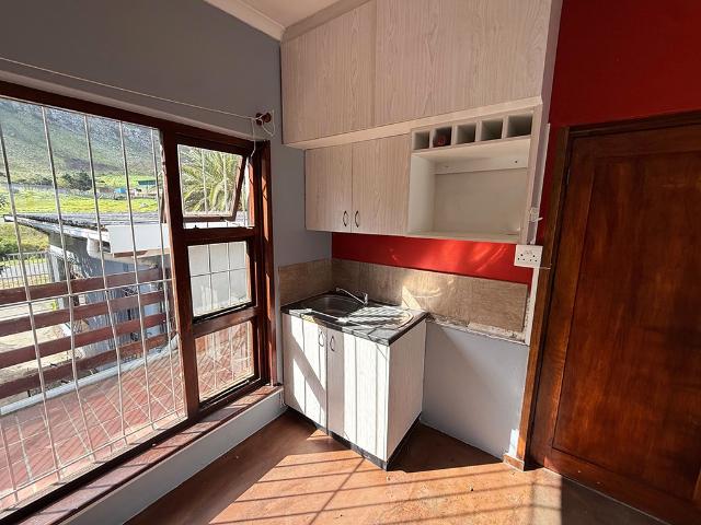 4 Bedroom House For Sale in Palmiet