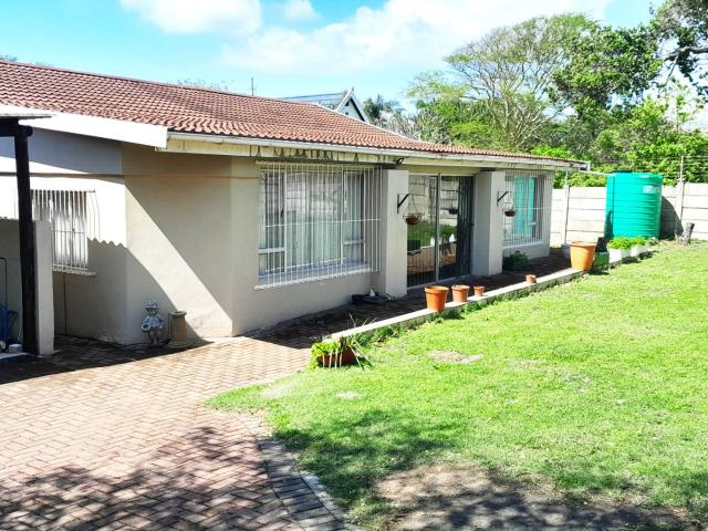 4 Bedroom House For Sale in Park Rynie