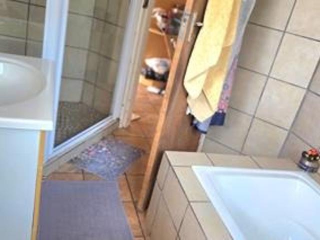 4 Bedroom House For Sale in Parkdene