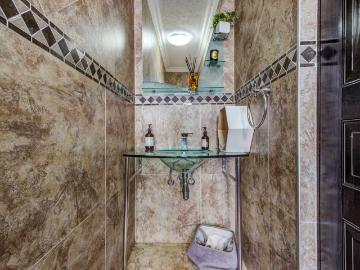 4 Bedroom House For Sale in Parkhaven
