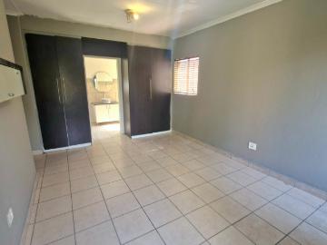 4 Bedroom House For Sale in Parkhaven