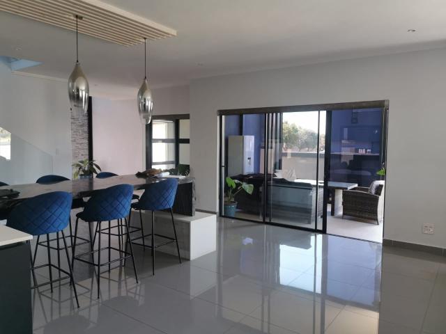 4 Bedroom House For Sale in Parkhaven